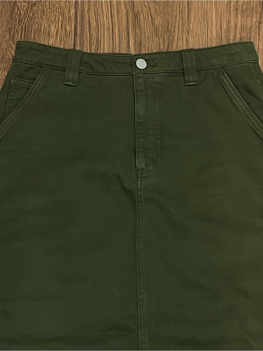 Aritzia x TNA Greenwich High Rise Carpenter Midi Skirt Fatigue Green Women's 8 - Picture 6 of 10